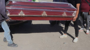 Policía peruana irrumpe en un velorio para decomisar ataúd con el cadáver