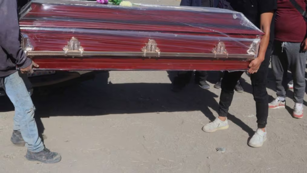 Policía peruana irrumpe en un velorio para decomisar ataúd con el cadáver
