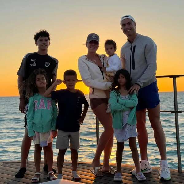 ¡Mirá las fotos de las vacaciones de Cristiano Ronaldo y su familia en el Mar Rojo! - Gente - ABC Color