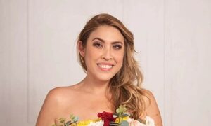 Presentadora de tv recibió sus 39 en topless