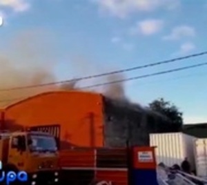 Incendio afectó a un depósito de cáñamo en Mariano Roque Alonso - Paraguay.com