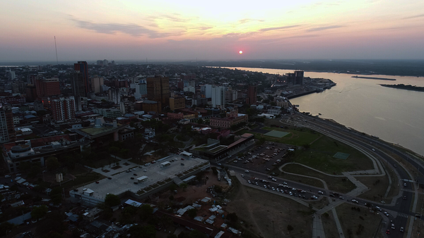 Desde el domingo amanece y oscurece más temprano: ¿Por qué se cambia la hora?