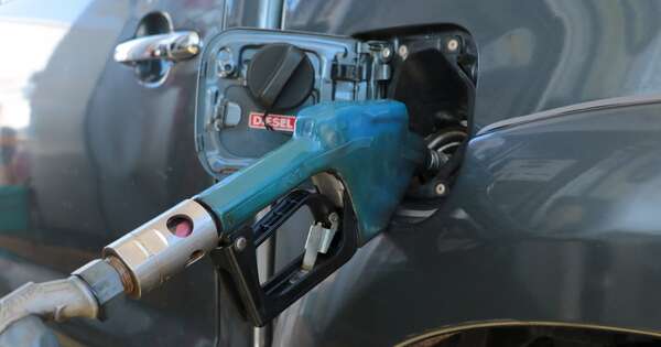 La Nación / Precios de combustibles: se podría esperar menores impactos en otros bienes, afirman