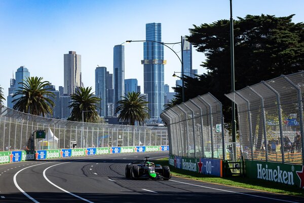 Duerksen no pudo completar la competencia de F2 en Melbourne - La Tribuna