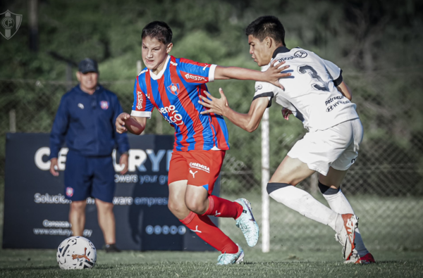 Versus / Olimpia no puede con Cerro Porteño en las formativas