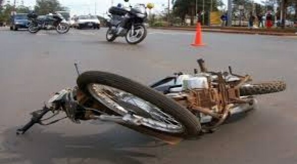 Una criatura muere tras caer de la moto en la que viajaba con sus padres