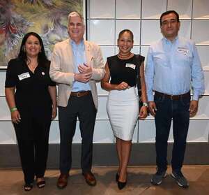 La embajada de los Estados Unidos celebró el AlumNight 2023 para agasajar a exbecarios - Sociales - ABC Color