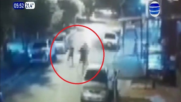 Salvaje pelea frente a local nocturno de Capiatá - Noticias Paraguay