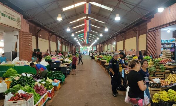 Feriantes ya esperan por compristas en CDE