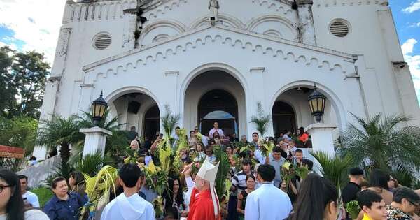 La Nación / Muchos fieles acudieron a la Catedral de Encarnación