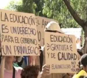 Estudiantes retoman su movilización en defensa del Arancel Cero - Paraguay.com