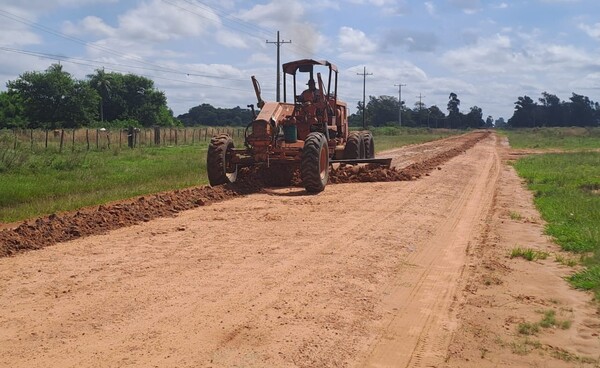 Recuperan transitabilidad de caminos en el departamento de Ñeembucú - .::Agencia IP::.