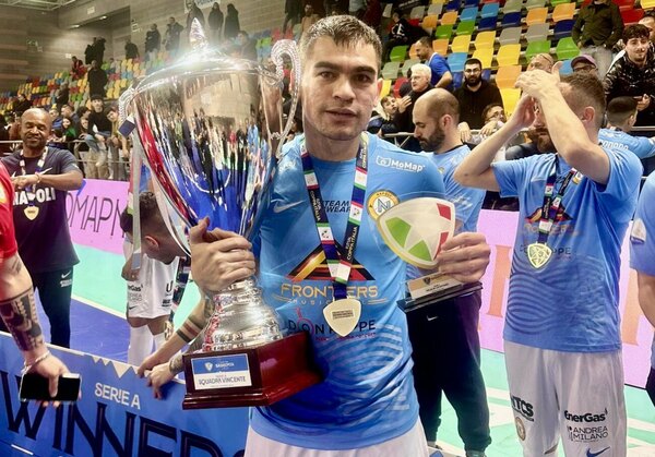 Versus / El "Rey" del Futsal: Javier "Kuko" Salas y una nueva conquista en Italia