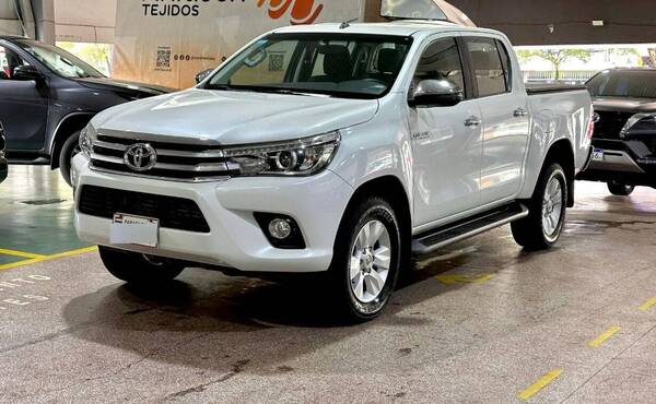 Perdió una camionetaza ¿por hacer pipi?: un “pelotón” lo sorprendió en la ruta