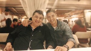 Cuelga los botines tras la muerte de su padre