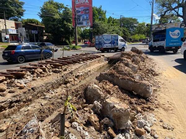 Obra pública inconclusa es un peligro para automovilistas de Luque - Nacionales - ABC Color