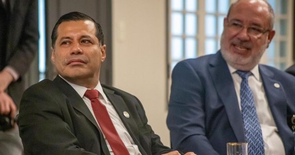 Félix Sosa acusa a la criptominería por los cortes, mientras el Senado se centra en las inversiones del gobierno de Marito