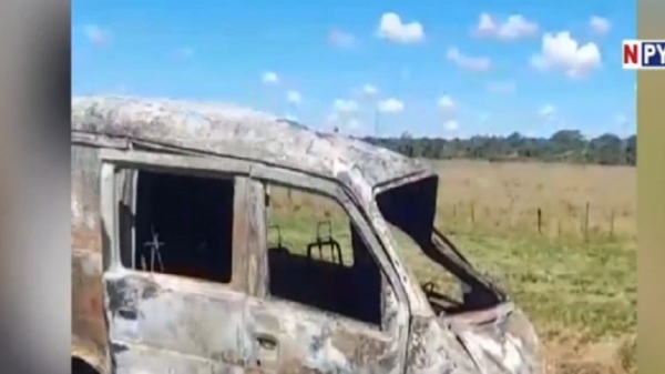 Minibús volcó y se incendió en Coronel Oviedo - Noticias Paraguay