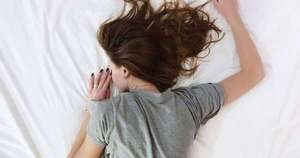 La Nación / ¿Cuál es la posición para dormir más peligrosa para la salud?