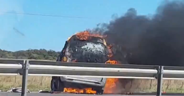 Minibús volcó y se incendió en Coronel Oviedo - Noticiero Paraguay