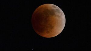 Un eclipse de Luna marcó el inicio de la Semana Santa y se vio en Paraguay