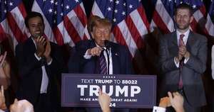 La Nación / Reducen fianza a Donald Trump, pero irá a juicio el 15 de abril