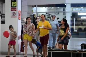 Comercios atenderán hasta el Jueves Santo - Economía - ABC Color