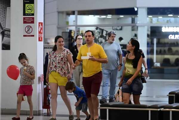 Comercios atenderán hasta el Jueves Santo - Economía - ABC Color