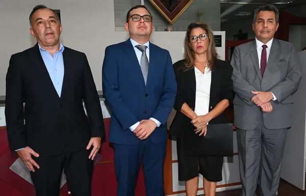 Comisión del Senado recibe a abogados de Abdo Benítez el 2 de abril - Política - ABC Color