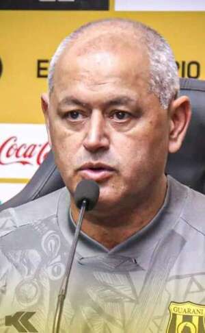 Guaraní cuenta con un oneroso cuerpo técnico - Fútbol - ABC Color
