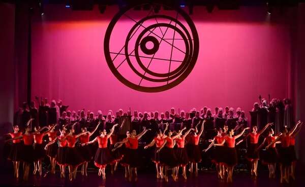 “Carmina Burana” subió a escena con gran fuerza y dramatismo - Cultura - ABC Color