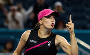 Versus / Swiatek, número uno del tenis femenino, eliminada en Miami por Alexandrova