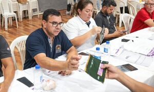 Entregan tarjetas a adultos mayores en CDE