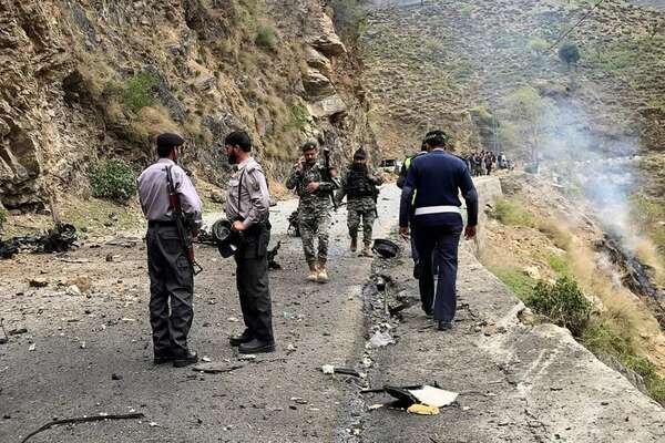 Un ataque suicida contra convoy de ingenieros chinos deja seis muertos en Pakistán - Mundo - ABC Color
