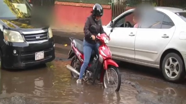 Baches de Pratt Gill ya no se pueden adjetivar y reflejan la desidia estatal - Noticias Paraguay