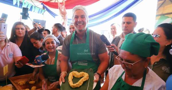 La Nación / Peña elaboró chipa en feria de la agricultura familiar