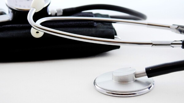 Cones hará "una revisión exhaustiva" de las carreras de Medicina