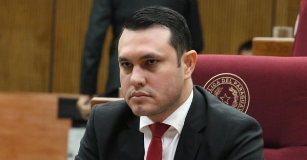 Juez rechaza recurso de reposición de Hernán Rivas y avanza proceso por supuesto título falso