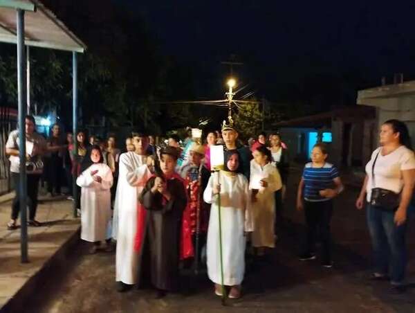 San Antonio: recrean el viacrucis   - Nacionales - ABC Color