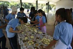 Chipa apo: actividad escolar para mantener viva la tradición paraguaya en Ayolas - Nacionales - ABC Color