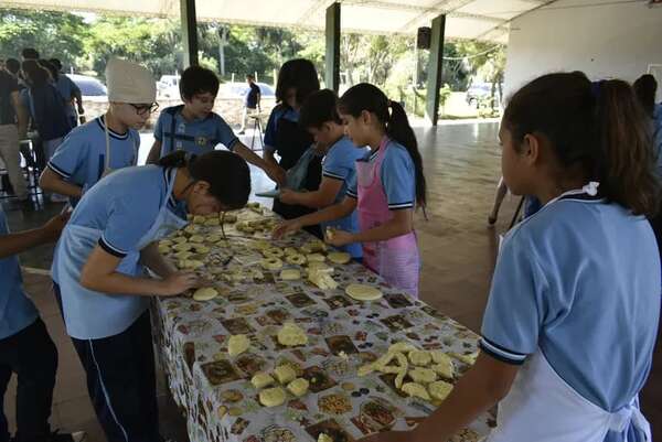 Chipa apo: actividad escolar para mantener viva la tradición paraguaya en Ayolas - Nacionales - ABC Color