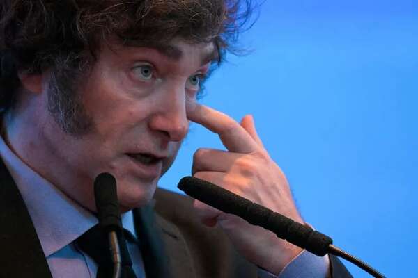 Javier Milei anunció que desvinculará a 70 mil funcionarios públicos - Mundo - ABC Color