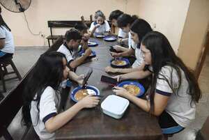 Hambre Cero: Gobierno salió al paso de las críticas de gremios docentes contra el proyecto - Nacionales - ABC Color