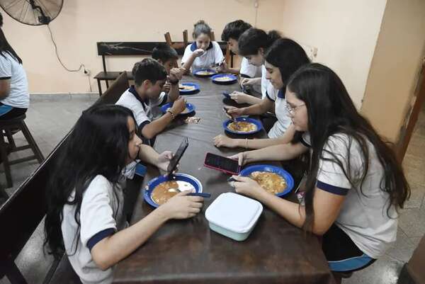 Hambre Cero: Gobierno salió al paso de las críticas de gremios docentes contra el proyecto - Nacionales - ABC Color