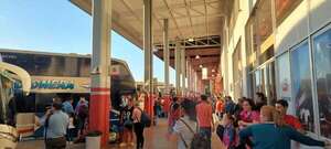 Semana Santa: arranca éxodo de viajeros desde la Estación de Buses de Asunción - Nacionales - ABC Color