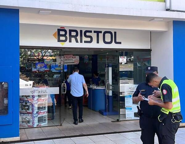 Motochorros asaltan sucursal de Bristol y roban celulares que estaban para la venta - La Clave