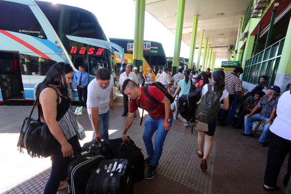 Estación de Buses de Asunción en el apogeo de salidas y llegadas - La Tribuna