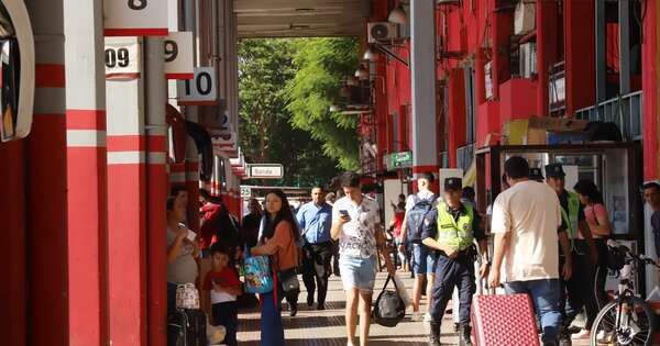 La Nación / Estación de Buses: se inicia el éxodo de viajeros por Semana Santa