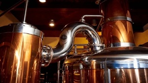 Emprendedor tuvo que desechar 3 mil litros de cerveza por culpa de la ANDE - Noticias Paraguay