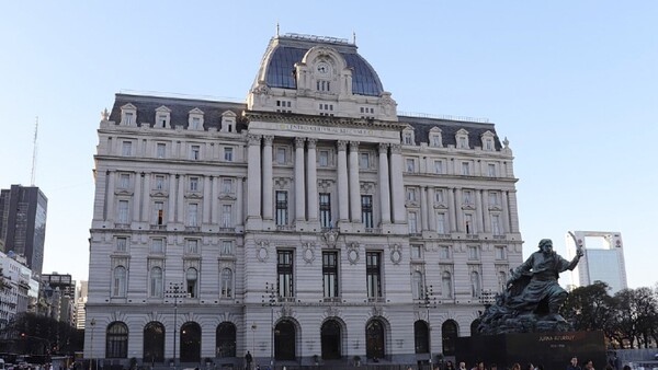 Edificio emblema del kirchnerismo cambiará de nombre